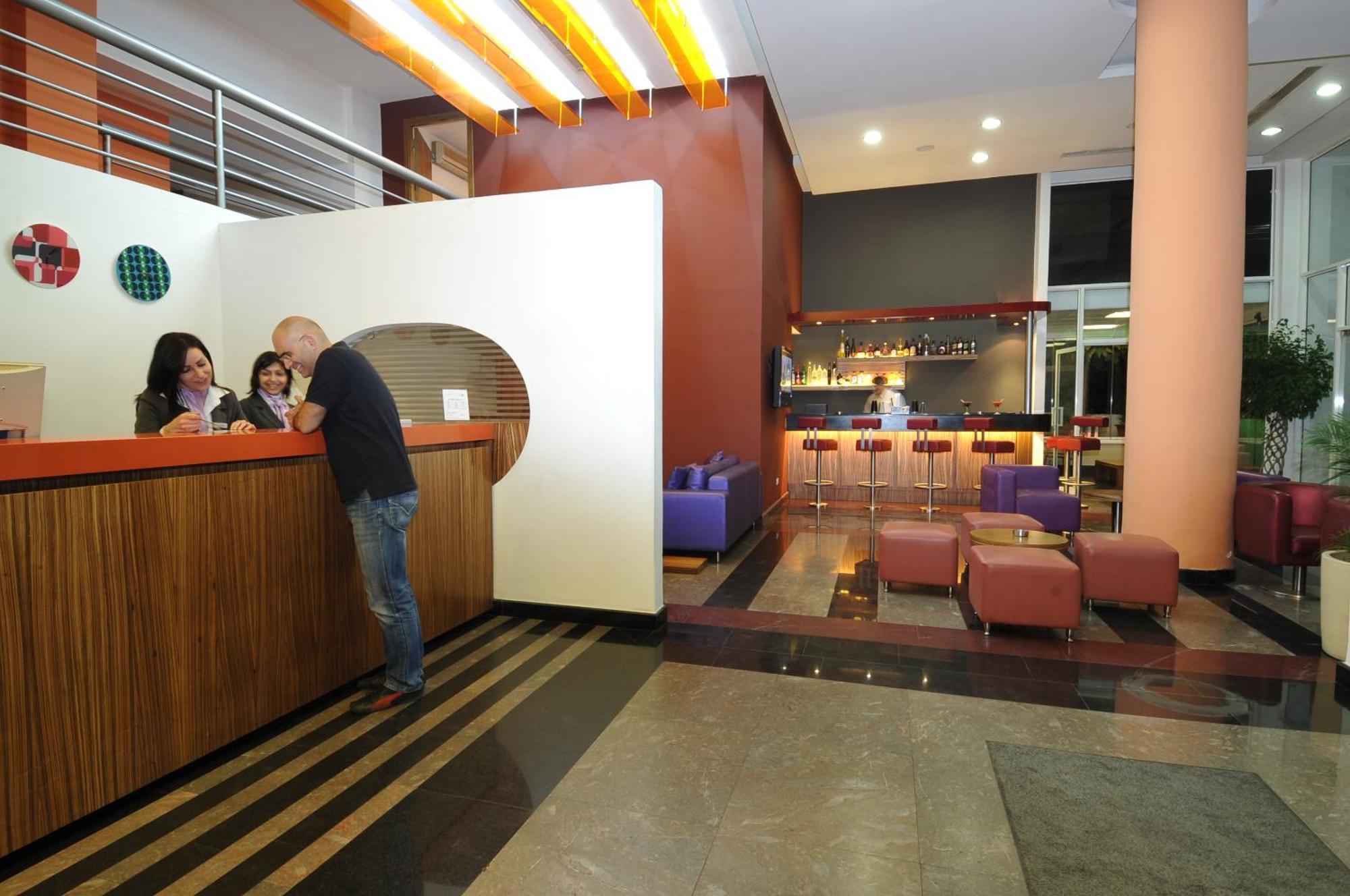 Suite Hotel Chrome - Beirut Exteriör bild