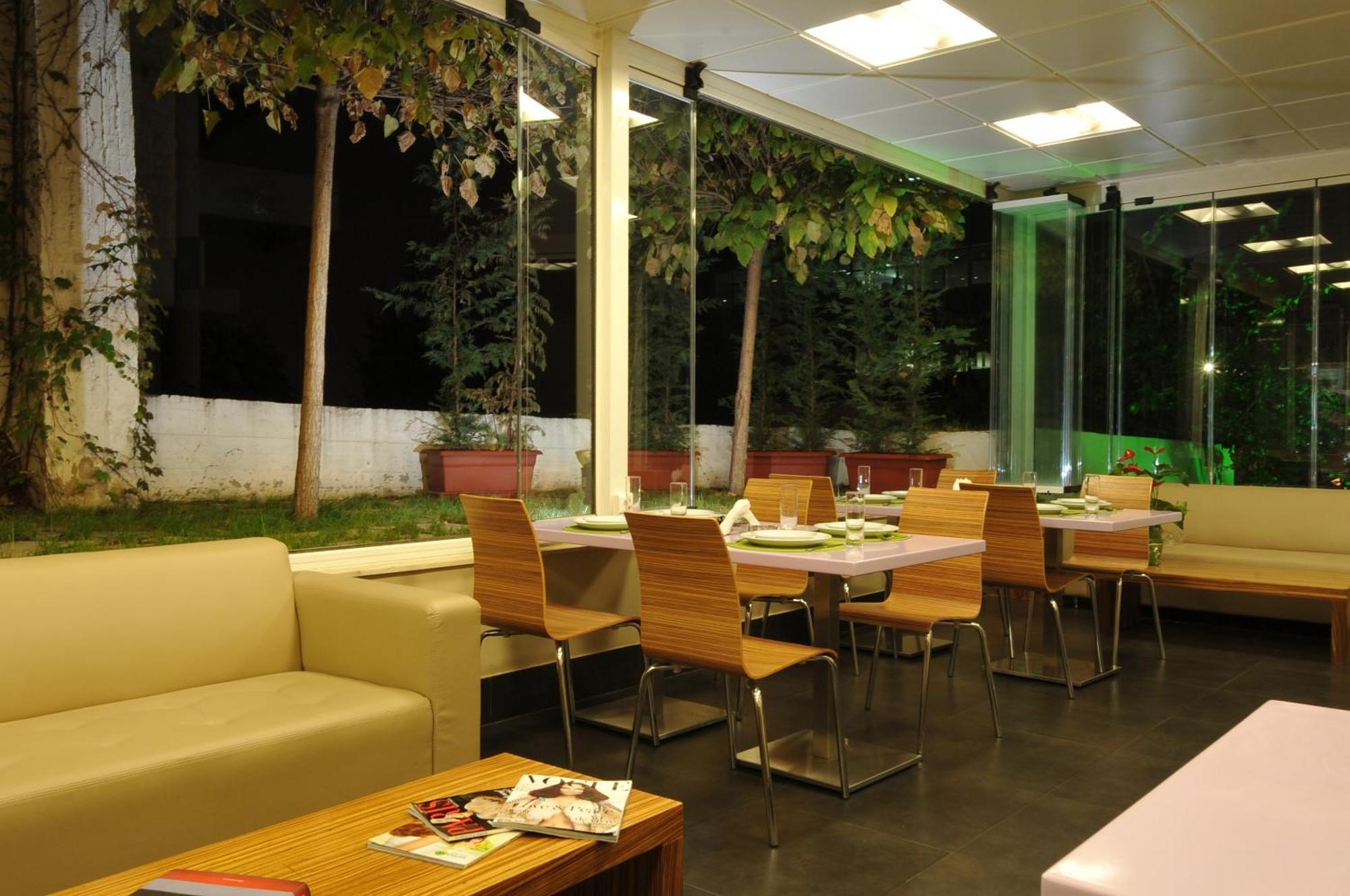 Suite Hotel Chrome - Beirut Exteriör bild